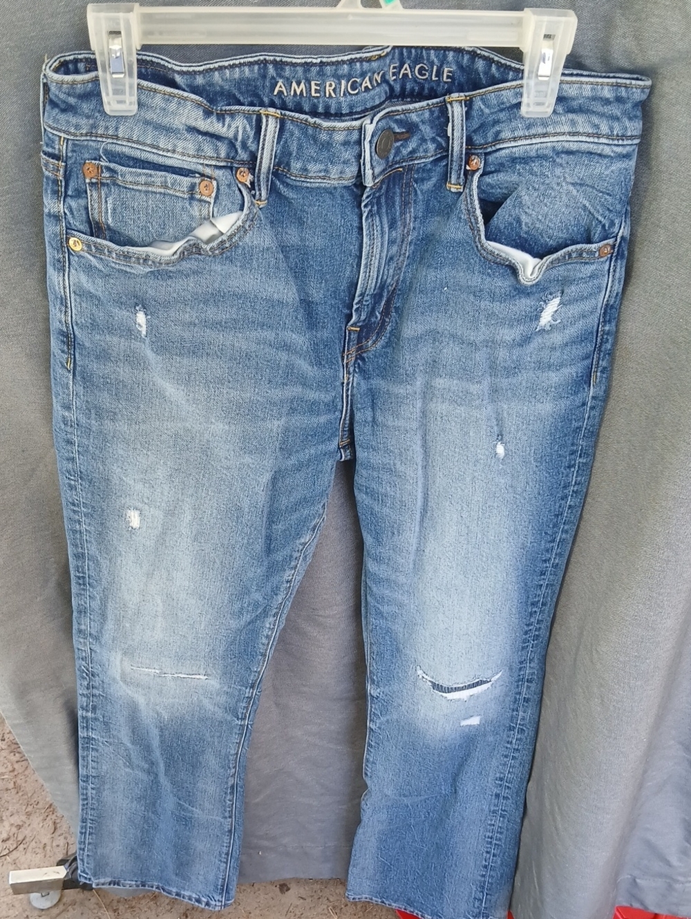 American Eagle Outfitters Men's Medium Blue Distressed Relaxed Jeans
